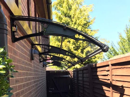 Covering the alleyway with Canofix door canopy